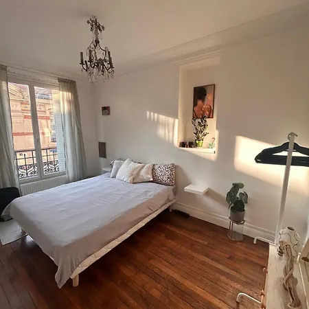 Bright Bedroom, Private Entrance *